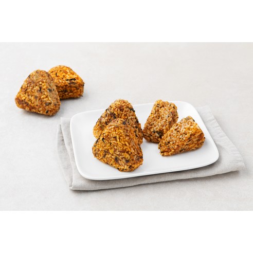 냉동 편의식품으로 쉽고 빠르게 감자탕의 진수를 즐기세요.