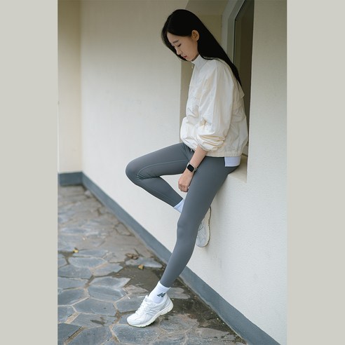 발끝까지 스타일을 완성하는 뉴발란스 스탠다드 쿠션 장목 양말