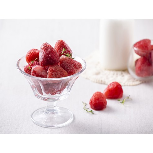 냉동 딸기, 냉장고 속 작은 행복 발전소!