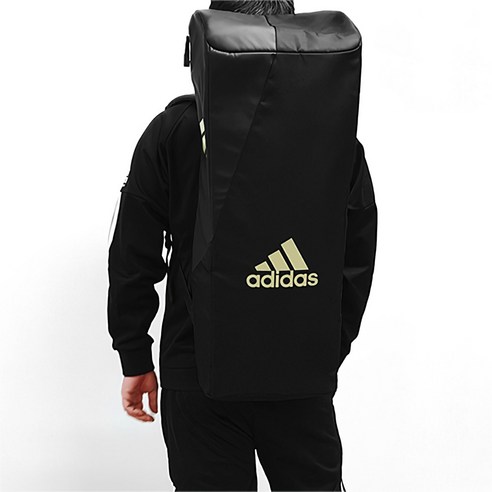 아디다스 라켓 가방 VS3.1: 테니스 애호가의 기능적이고 세련된 필수품