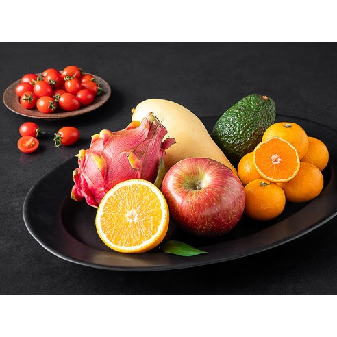 신선한 과일과 채소로 가득 찬 건강하고 맛있는 선물