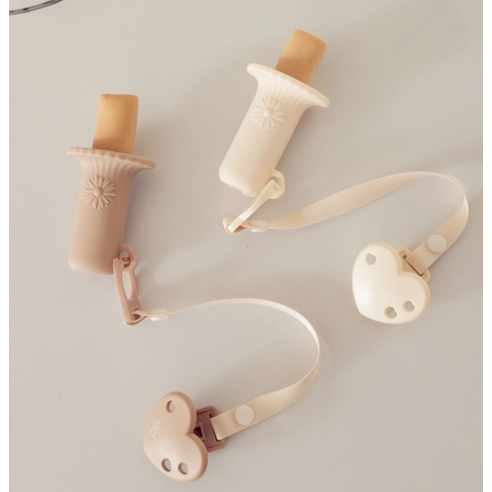 아기 손에 찰싹! 위생과 편리함을 더한 데이지 티딩 러스크 홀더로 육아 고민 끝!