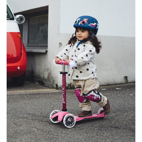 어린이들을 위한 안전하고 즐거운 라이딩 경험을 위한 핑크색의 마이크로킥보드 미니 핸드 디럭스 매직