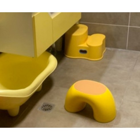 좁은 공간을 빛내는 마법, 다용도 미니 스툴!