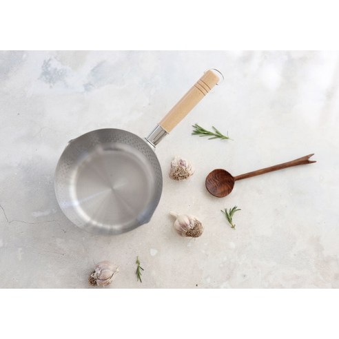 퀸센스 한끼 라면 냄비는 현재 할인가격으로 14,780원에 판매되고 있으며 인덕션 가능여부와 뚜껑포함 여부를 확인할 수 있습니다.