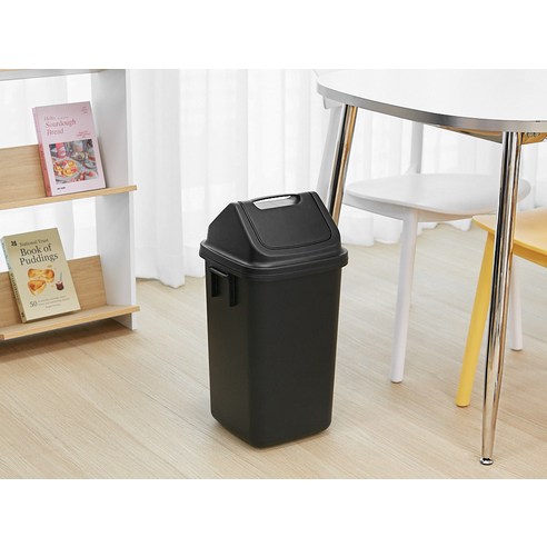 카페 인테리어와 실용성을 모두 잡은 코멧 사각 업소용 쓰레기통