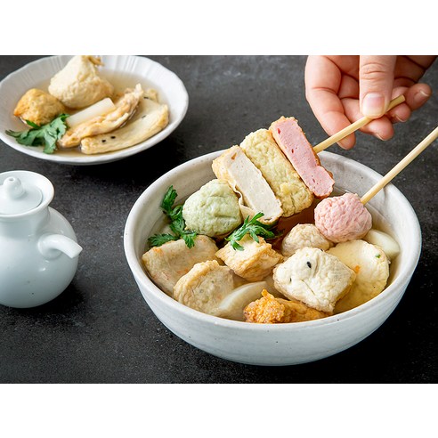 다양한 어묵과 짭짤한 소스로 풍부한 맛과 질감을 선사하는 술안주에 안성맞춤 끼니엔 어묵탕