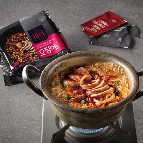 바다의 깊은 맛을 담은 오징어라면