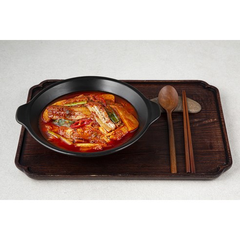 냉동실 속 작은 사치, 곰곰 간편한 갈치조림으로 풍요로운 한 끼를 완성하세요.