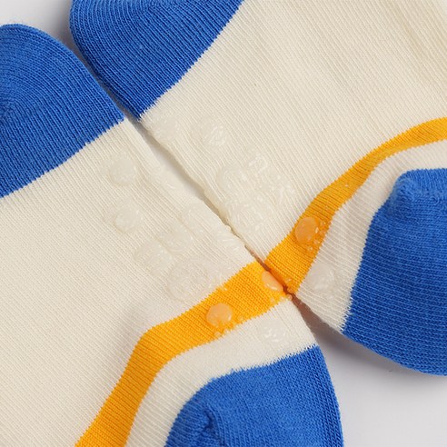 사랑스러운 레이스 디자인으로 우리 아이 발에 행복을 더하다