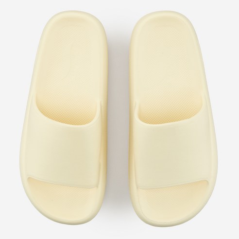 여름날의 자유를 담은 편안함, 스케쳐스 아치 핏 호라이즌 슬리퍼