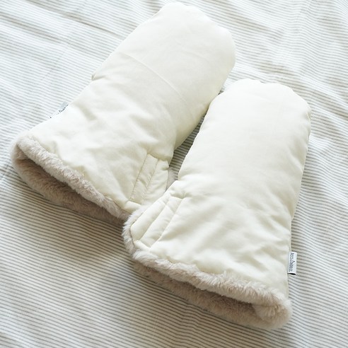 따뜻함과 스타일을 모두 갖춘 아띠래빗 퍼 방한 유모차 장갑으로 행복한 겨울 육아를 시작하세요!