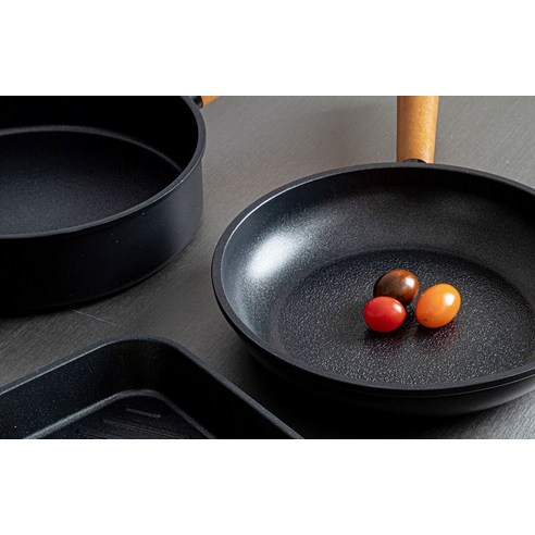 주방을 예술로 승화시키는 마법, 퀸센스 아레나 블랙 인덕션 소테팬