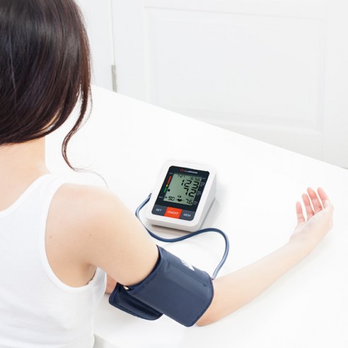 정확하고 편리한 혈압 관리를 위한 비타그램 자동전자혈압계 PG-800B31