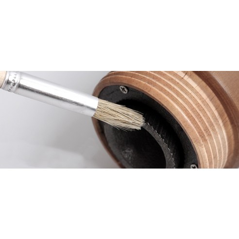 원목의 아름다움과 커피의 완벽한 조화