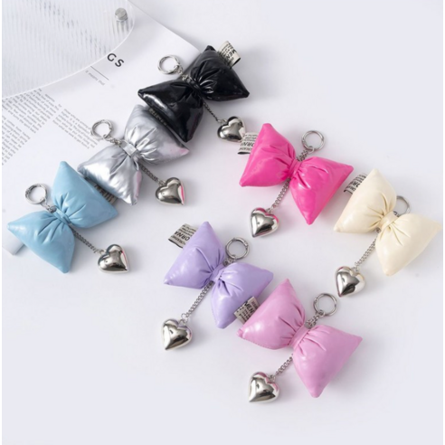 밋밋한 일상에 사랑스러운 포인트를 더하다, 니뜨 쿠션 리본 키링!