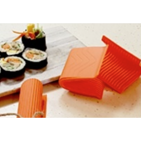 제니얼 실리콘 김밥말이는 유연한 실리콘 재질로 만들어진 김밥 말이로 편리한 사용과 김밥을 안정적으로 말릴 수 있는 장점을 가지고 있습니다.