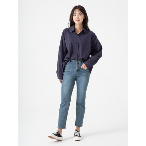 루즈한 핏과 여리여리한 실루엣을 완성하는 여성용 오버사이즈 셔츠
