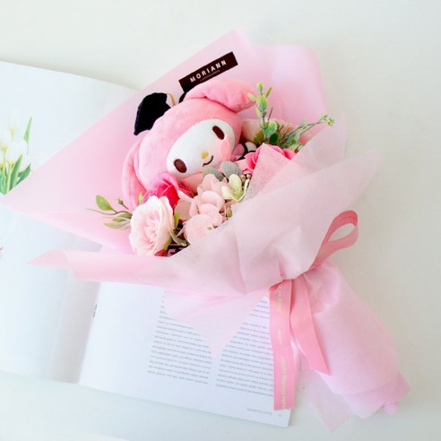 마이 멜로디 학사모 고리인형 꽃다발: 사랑스러움과 세련됨이 가득한 완벽한 선물