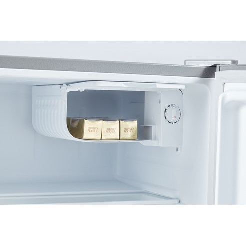 음식을 신선하게 보관하는 데 이상적인 컴팩트하고 세련된 슬림형 냉장고