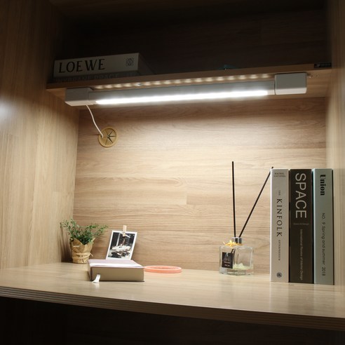 아이클 독서실 책상 LED 스탠드: 눈과 건강을 위한 최적의 조명 환경