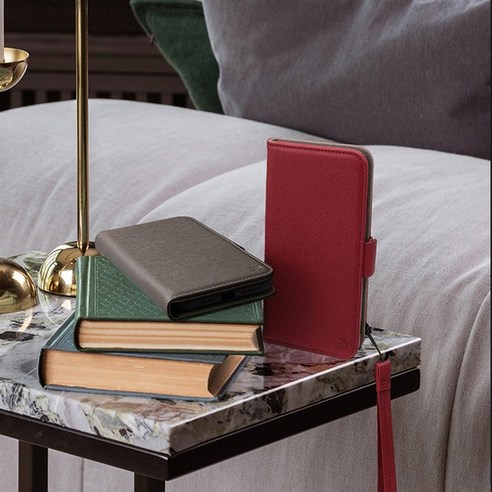 스타일과 실용성을 모두 갖춘 어썸디자인 오블리크 가죽 케이스로 당신의 갤럭시 S21을 빛내세요!