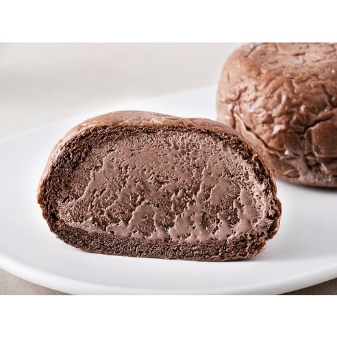 초코에몽 초코 생크림빵은 촉촉하고 달콤한 디저트의 완벽한 조합입니다.