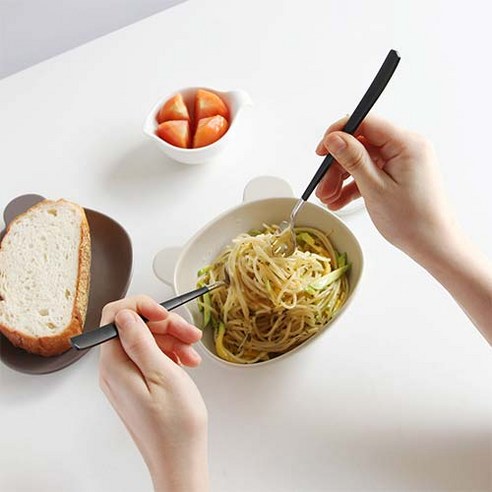 식탁에 감성을 더하는 메나르 에블리 수저 포크 4인 세트