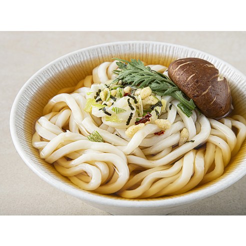 풀무원 모찌모찌 국물우동 - 돋보이는 면의 쫄깃함을 느껴보세요!