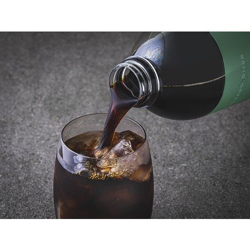 밤새로운 티타임을 위한 디카페인 콜드브루의 편리하고 맛있는 선택