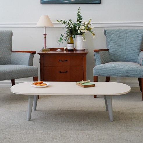 실용성과 디자인이 조화를 이루는 다용도 테이블