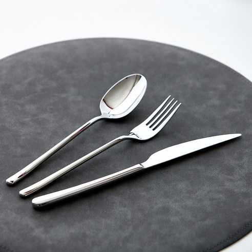 식탁의 세련된 편의성을 위한 이스트마크 커트러리 디너스푼