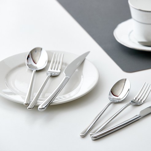 식탁의 세련된 편의성을 위한 이스트마크 커트러리 디너스푼