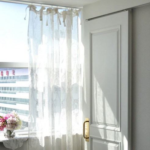 섬세한 감성이 깃든 공간, 꼬떼따블 화이트 린넨 커튼으로 완성하는 꿈결같은 분위기 꼬떼따블커튼