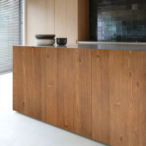 무늬목 나무 시트지로 따뜻한 감성을 입히다