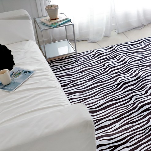 고급스러움과 편안함을 갖춘 지브라 패턴 극세사 카페트