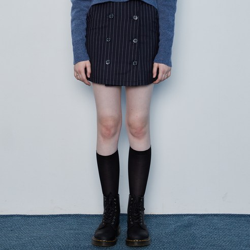 러브이즈트루 IN BUTTON SKIRT