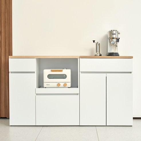 좁은 주방, 러스틱 수납장 하나로 깔끔하게!