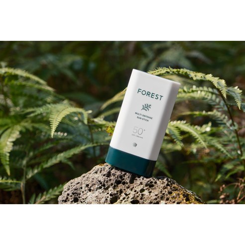 피부를 보호하고 미백과 주름 개선에 도움이 되는 그린핑거 포레스트 멀티 디펜스 선스틱