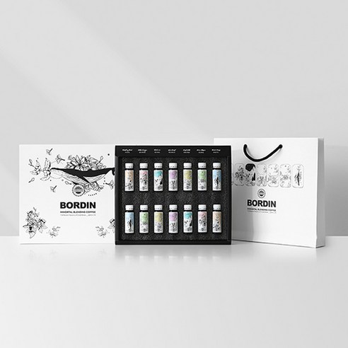 더위를 날려버리는 부드러운 콜드브루 커피