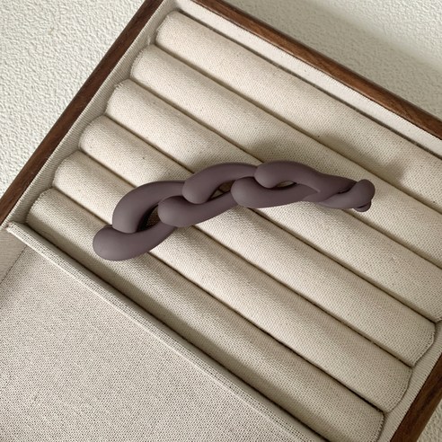 당신의 겨울 스타일을 완성할 마법, 모던 무광 꼬임 바나나 집게핀 5종 세트