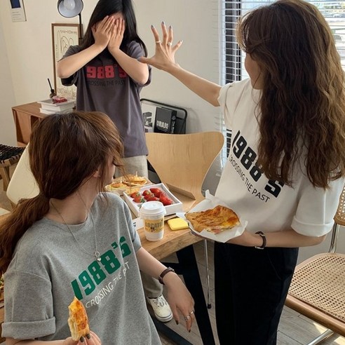女 時尚 服裝 上衣 短袖 t卹 成年女人 成年女人 女士 女人 涼爽 夏天 夏天 夏天 夏天 夏天 夏天 涼爽的夏天 仲夏 夏天 夏天 炎熱的夏天炎熱的夏季 炎熱的夏季 夏 夫人 夫人 冷靜 冷靜 女裝 服裝 短袖T卹