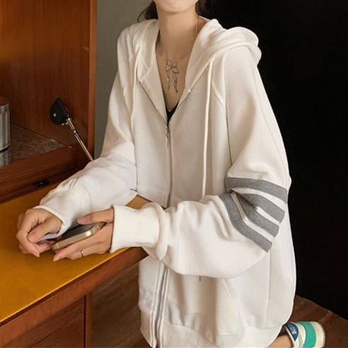 女 時尚 服裝 外衣 頭巾 拉鍊 成年女人 成年女人 婦女 女人 女士 女士 女裝 服裝 女裝 女裝 四個季節