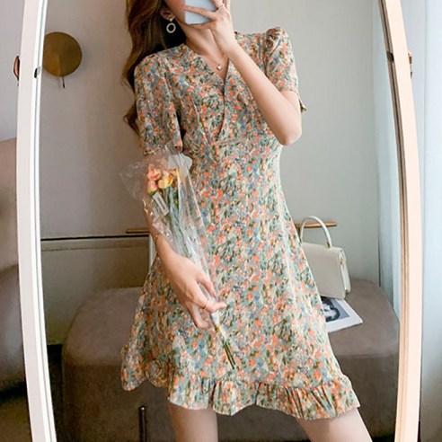 마더브띠 랩 브이넥 플라워 쉬폰 미니 원피스 — 플라워 쉬폰 마더브띠 랩 브이넥 미니 원피스 마더브띠 랩 브이넥 플라워 쉬폰 미니 원피스 — 플라워 쉬폰 마더브띠 랩 브이넥 미니 원피스