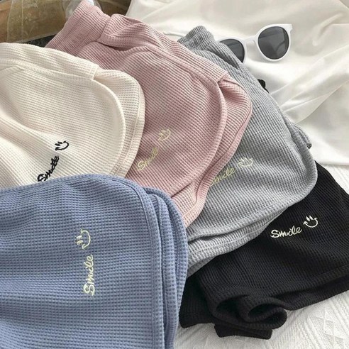 女  時尚  服裝  下裝  短褲  成年女性  成年女性  婦女  女人  淑女