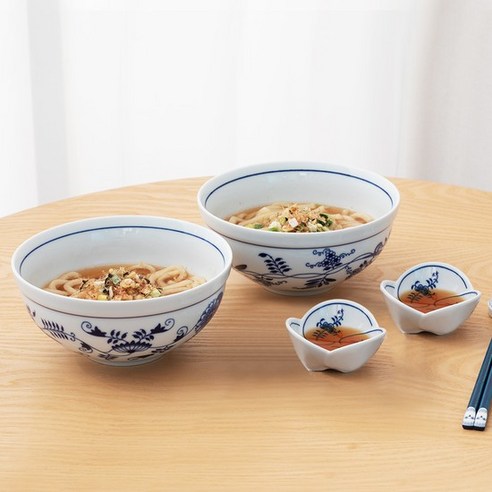 체코 장인정신이 깃든 우아한 식탁, 체스키포슬란 쯔비벨무스터