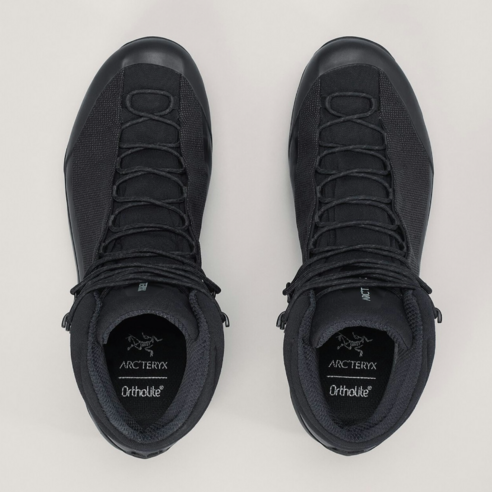 발목 걱정 없이 떠나는 등산, 아크테릭스 아크럭스 여성 등산화가 함께합니다.