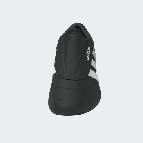 발 끝에서 느껴지는 자유, 아디다스 태권 운동화로 일상에 편안함을 더하다