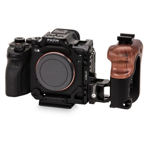 소니 a7S III 카메라를 보호하면서도 다양한 기능을 추가할 수 있는 Tilta TA-T18-A 카메라 케이지