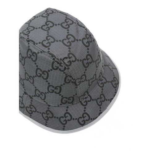 스타일과 실용성을 모두 잡은 구찌 GG 수프림 버킷 햇